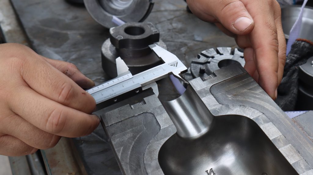custom glass bottle mold fabrication

